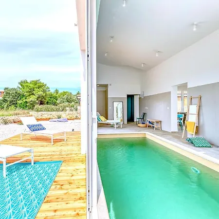 Vela Muline - 8 2 Guests - Heated Pool فيلة