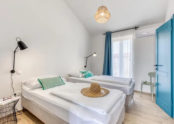 Vela Muline - 8 2 Guests - Heated Pool *