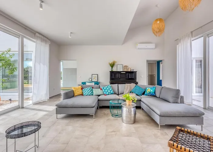 Vela Muline - 8 2 Guests - Heated Pool *