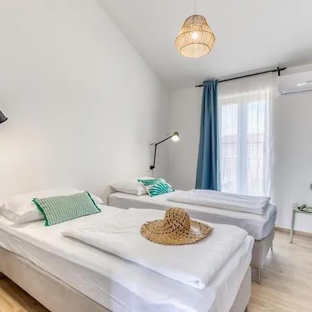 Vela Muline - 8 2 Guests - Heated Pool *